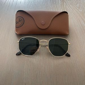 Ray-Ban sunglasses worn only a few times. Perfect condition.